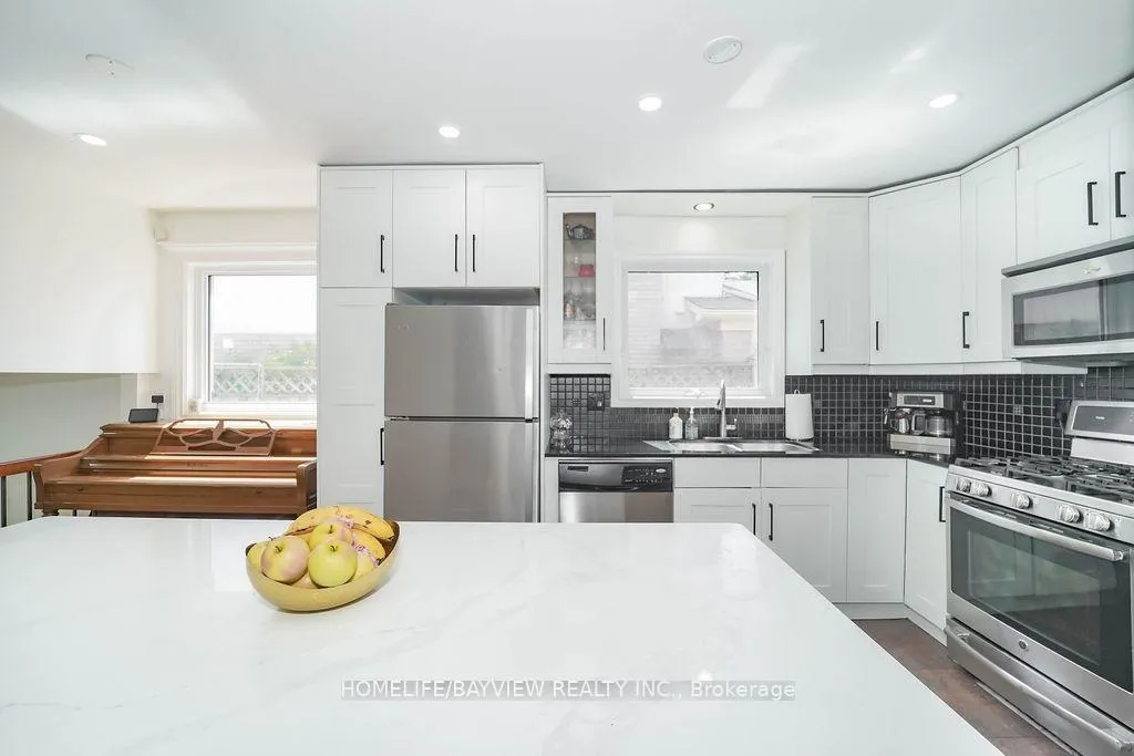 Photo 21 of 215 Weldrick Road W, Richmond Hill, North Richvale — HOMEH