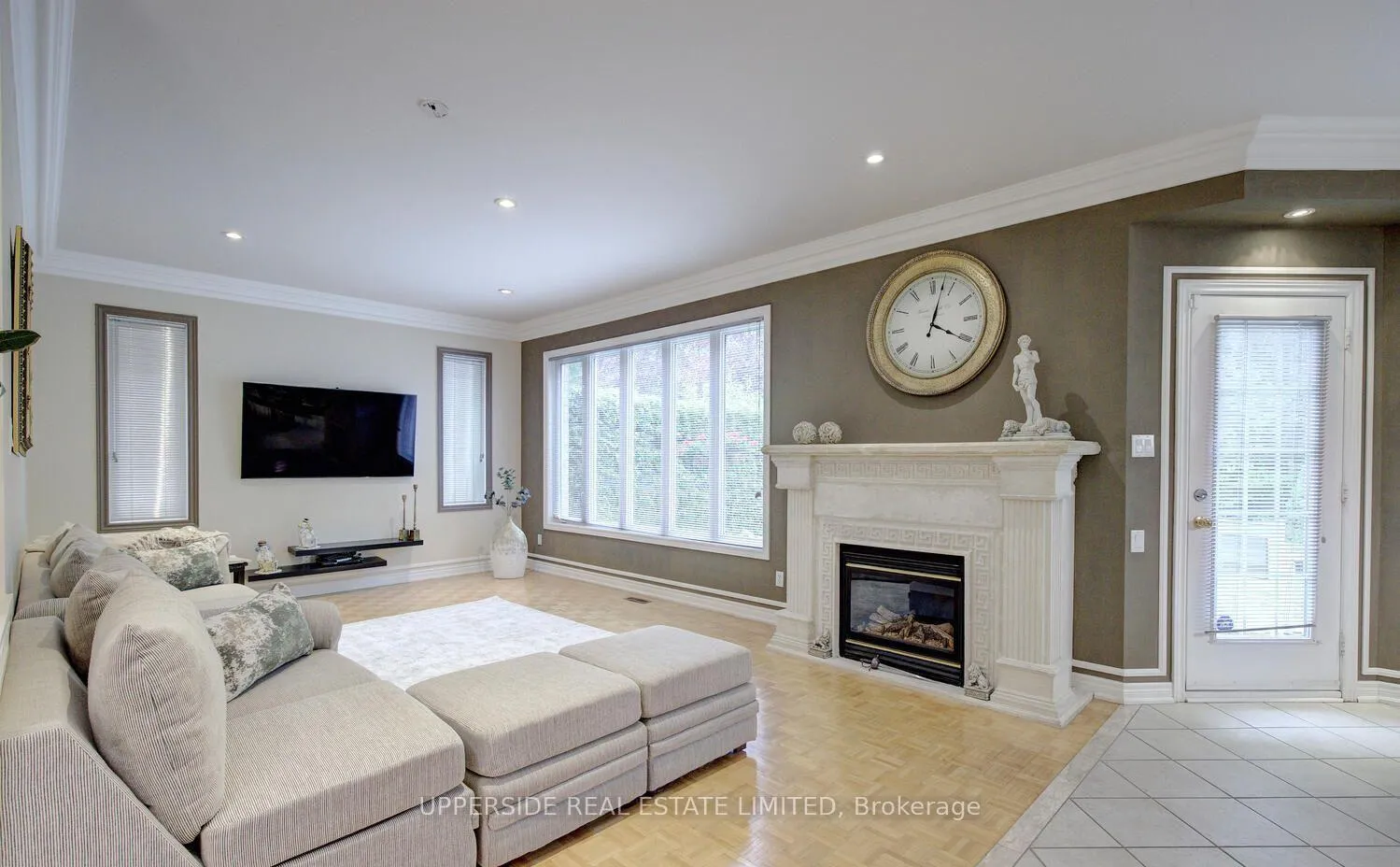 Photo 5 of 119 Thornhill Woods Drive, Vaughan, Patterson — HOMEH