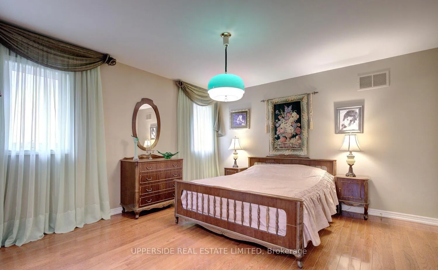 Photo 8 of 119 Thornhill Woods Drive, Vaughan, Patterson — HOMEH