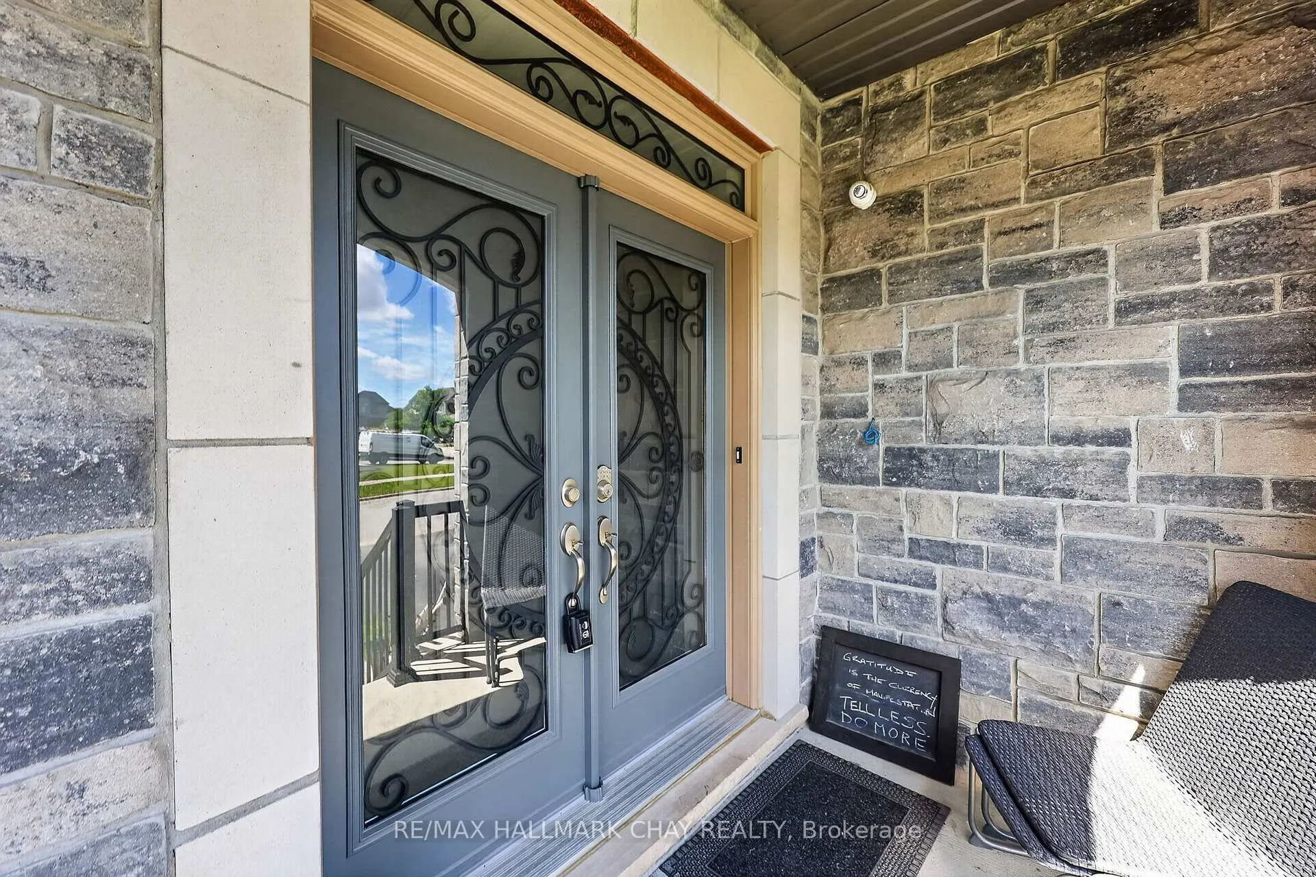 Photo 4 of 16 Dowling Road, New Tecumseth, Alliston — HOMEH