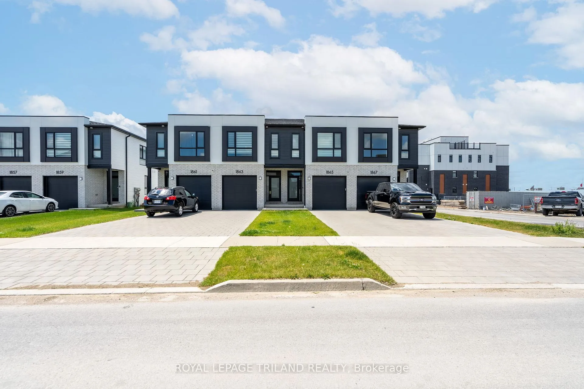 Photo 6 of 758 Banyan Lane, London, North E — HOMEH
