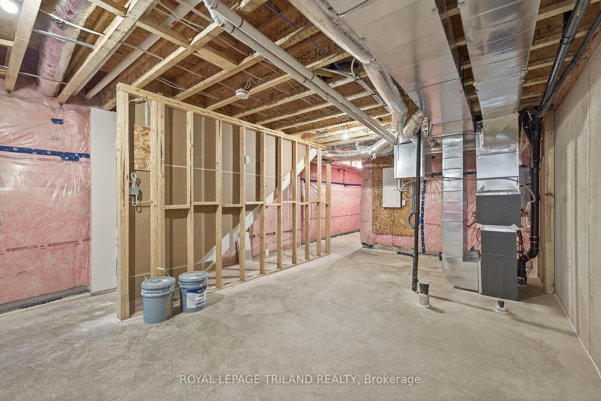 Photo 32 of 758 Banyan Lane, London, North E — HOMEH