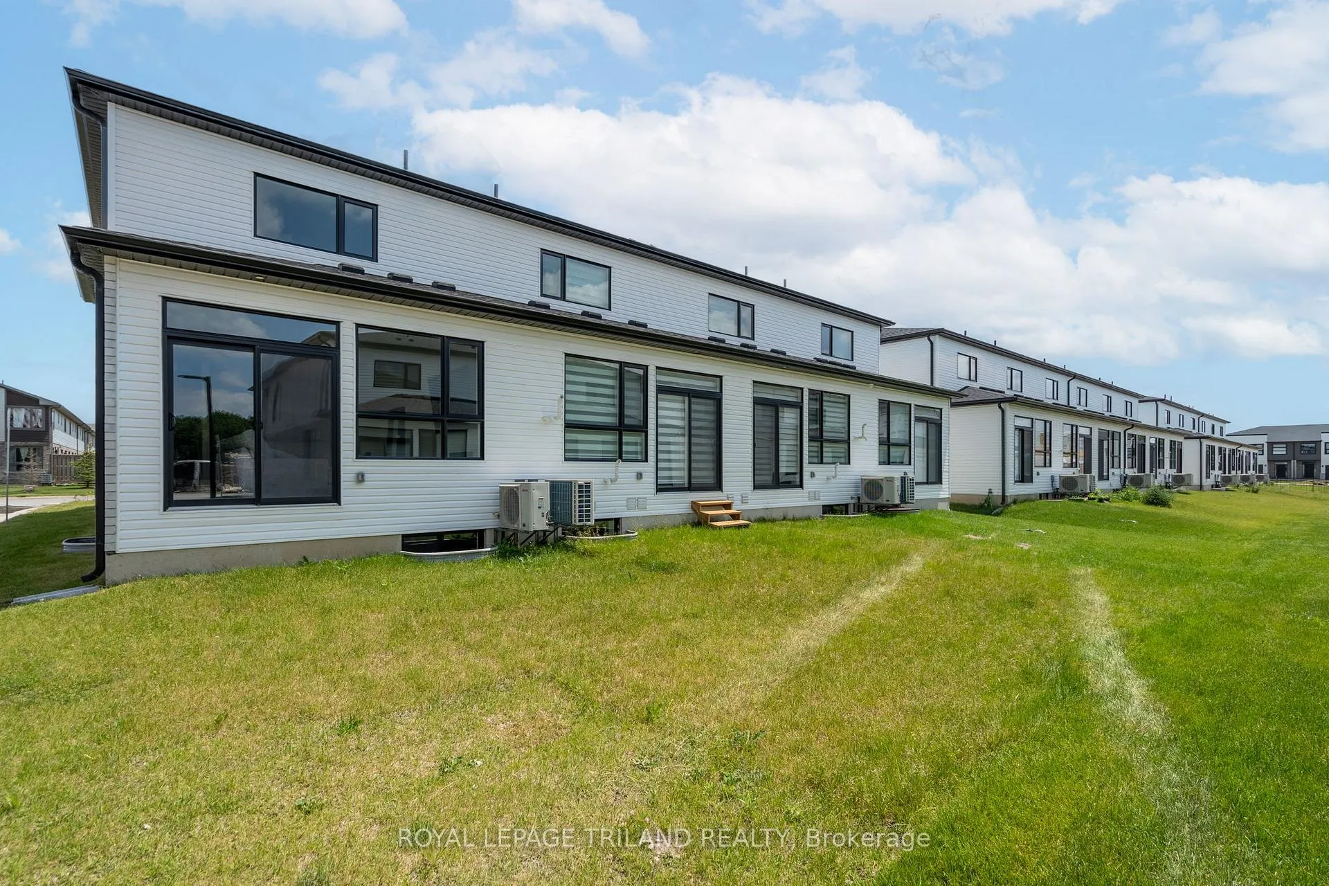 Photo 40 of 758 Banyan Lane, London, North E — HOMEH