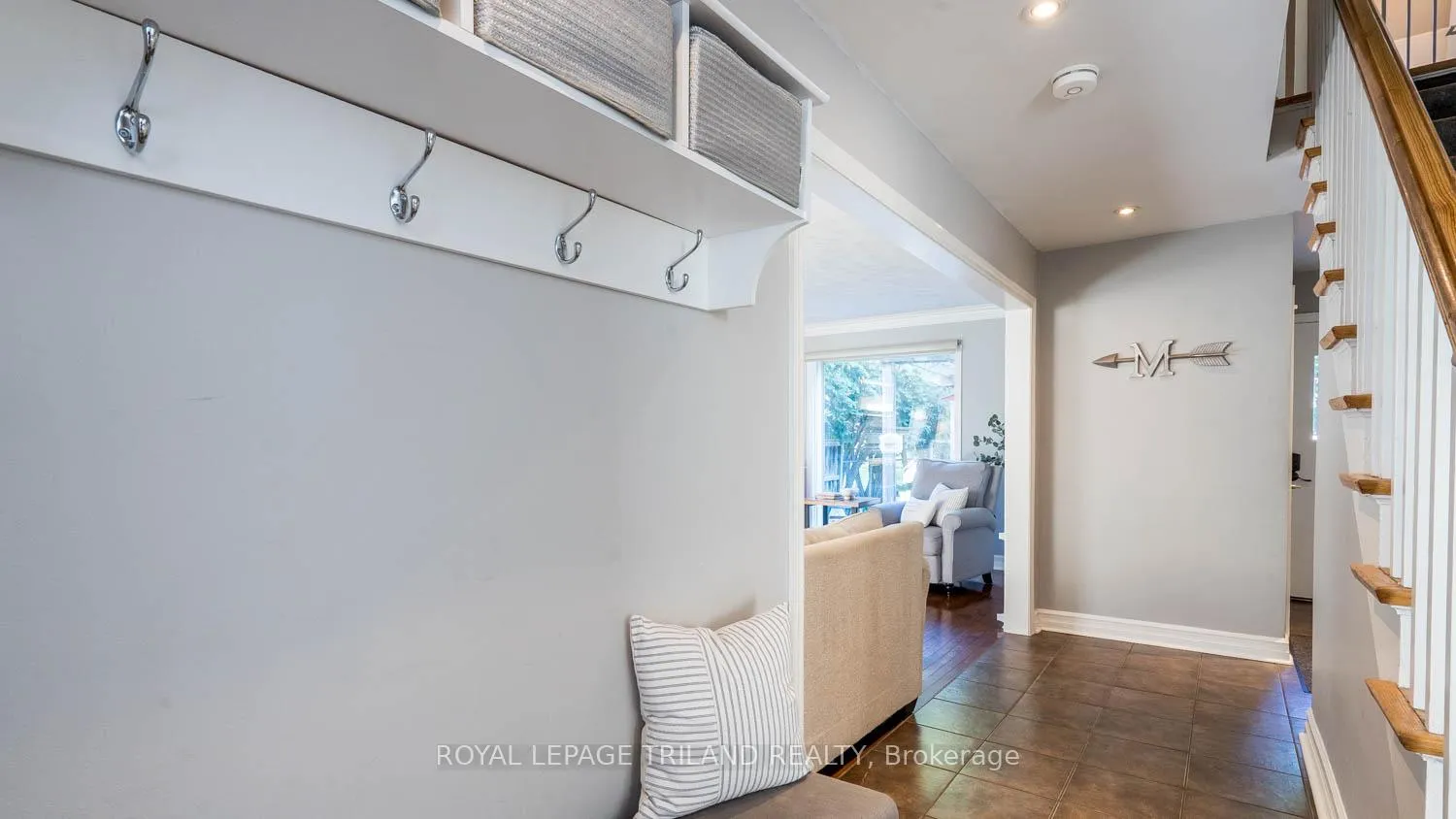 Photo 3 of 23 Braemar Crescent, London, North N — HOMEH
