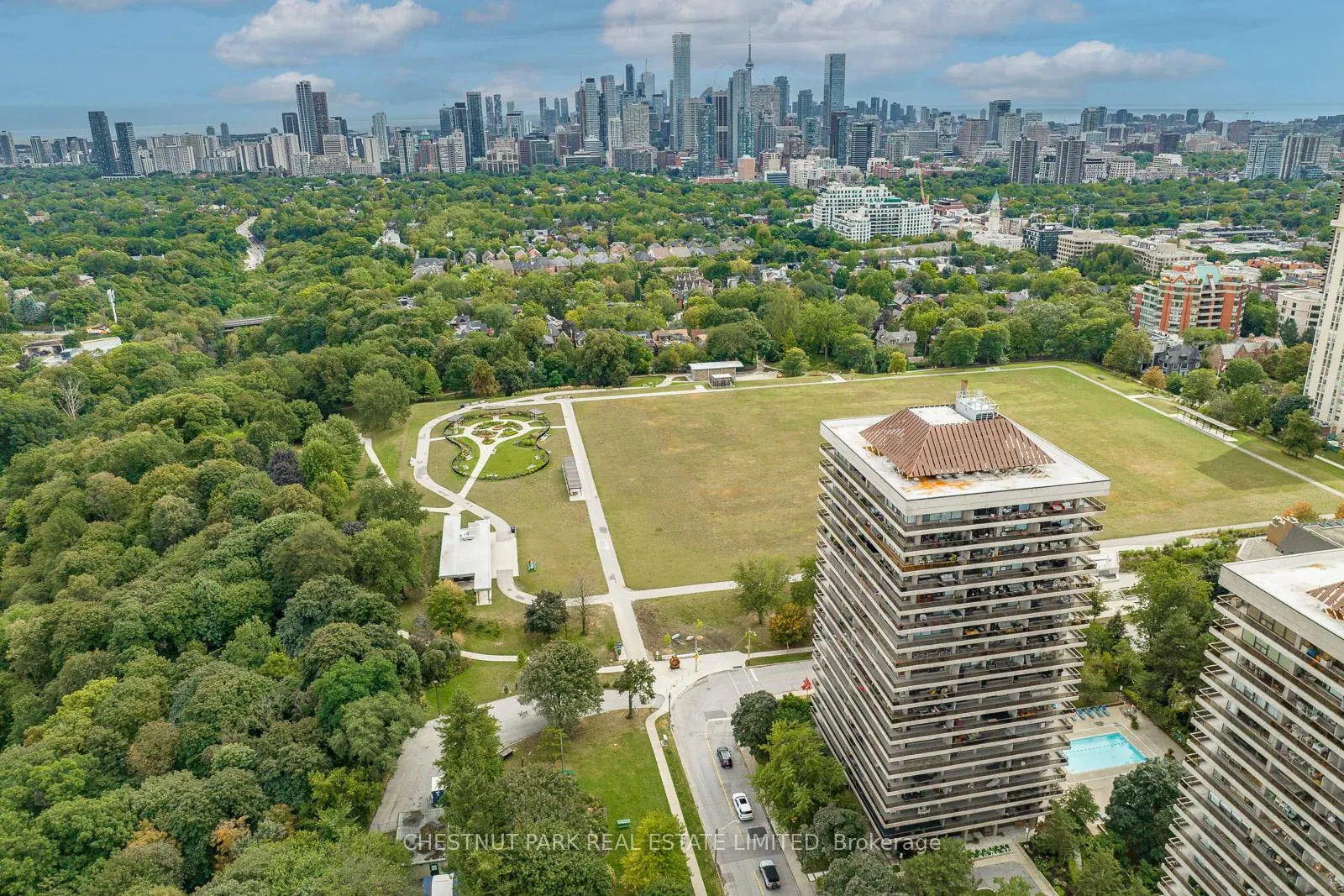Photo 3 of Unit 402, 20 Avoca Avenue, Toronto, Rosedale-Moore Park — HOMEH