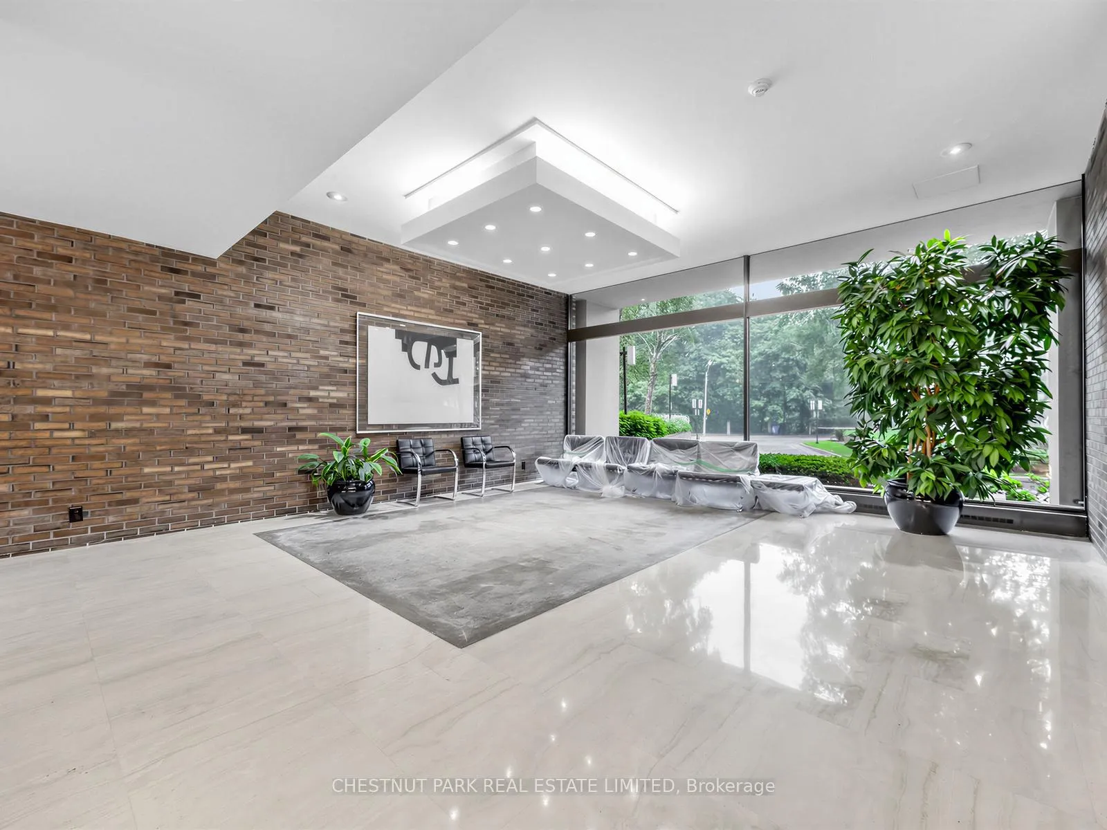 Photo 4 of Unit 402, 20 Avoca Avenue, Toronto, Rosedale-Moore Park — HOMEH