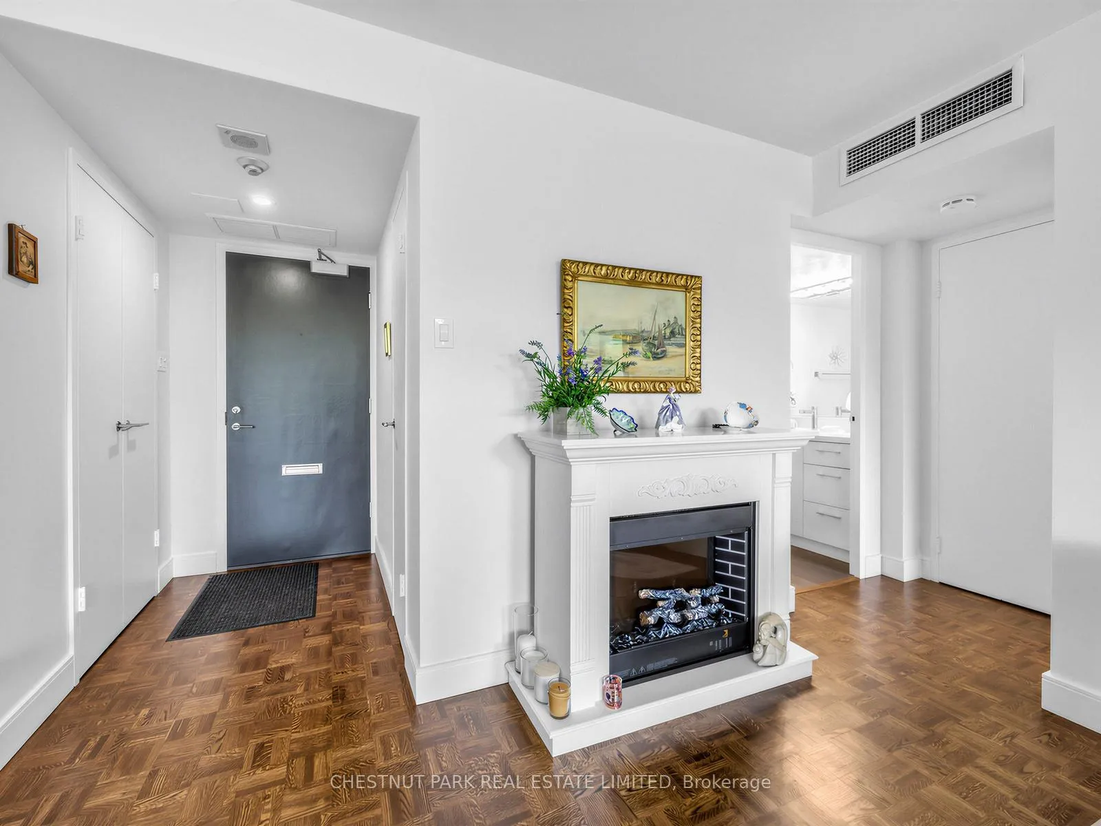 Photo 6 of Unit 402, 20 Avoca Avenue, Toronto, Rosedale-Moore Park — HOMEH