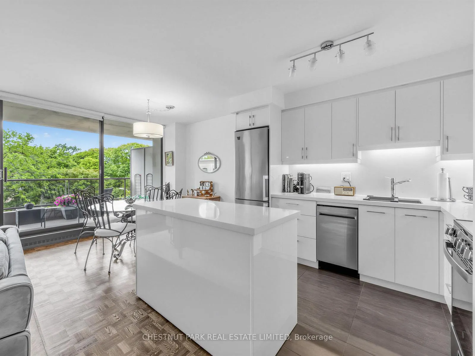Photo 10 of Unit 402, 20 Avoca Avenue, Toronto, Rosedale-Moore Park — HOMEH