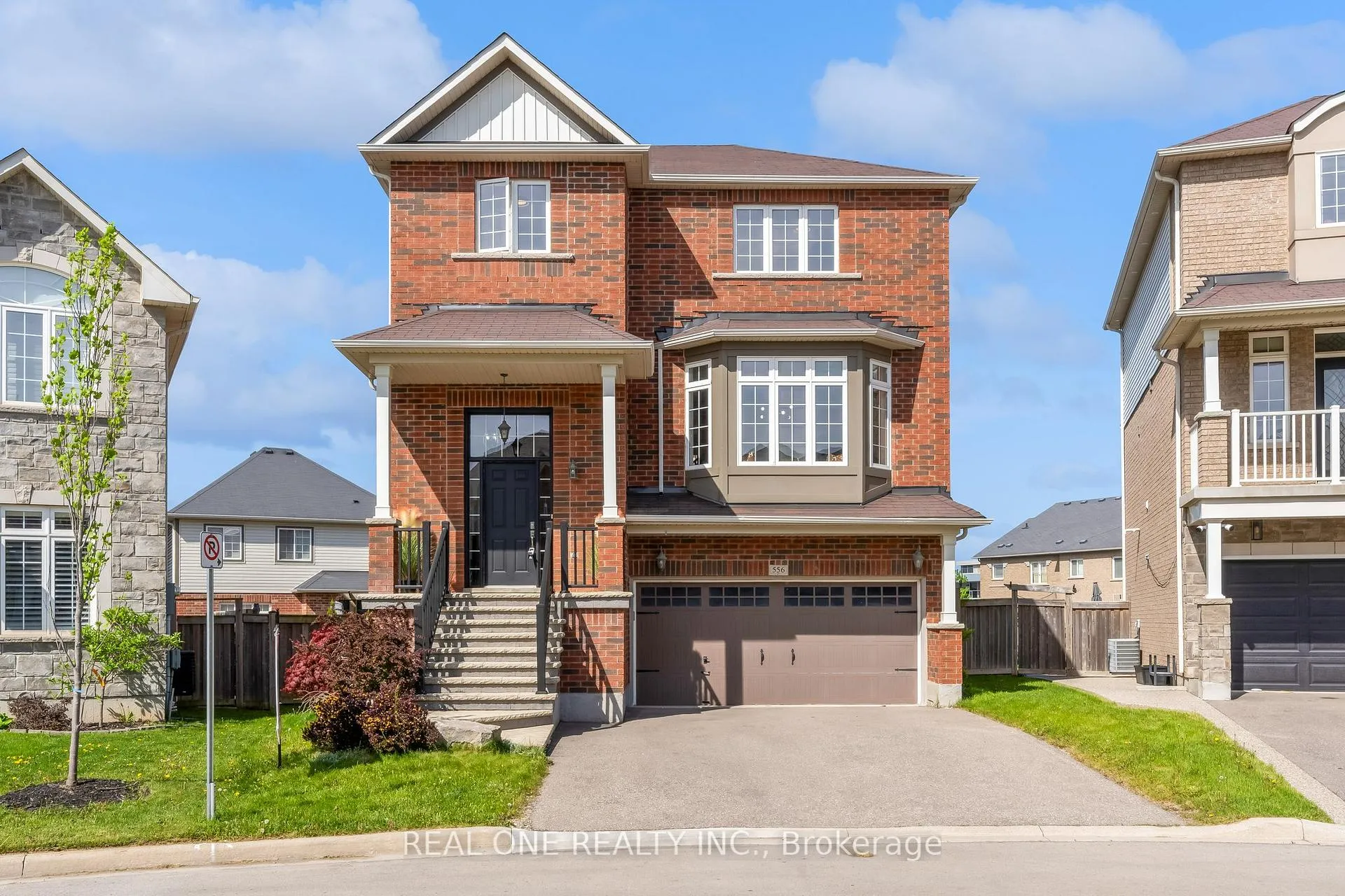 Photo 2 of 556 Sanderson Crescent, Milton, Clarke — HOMEH