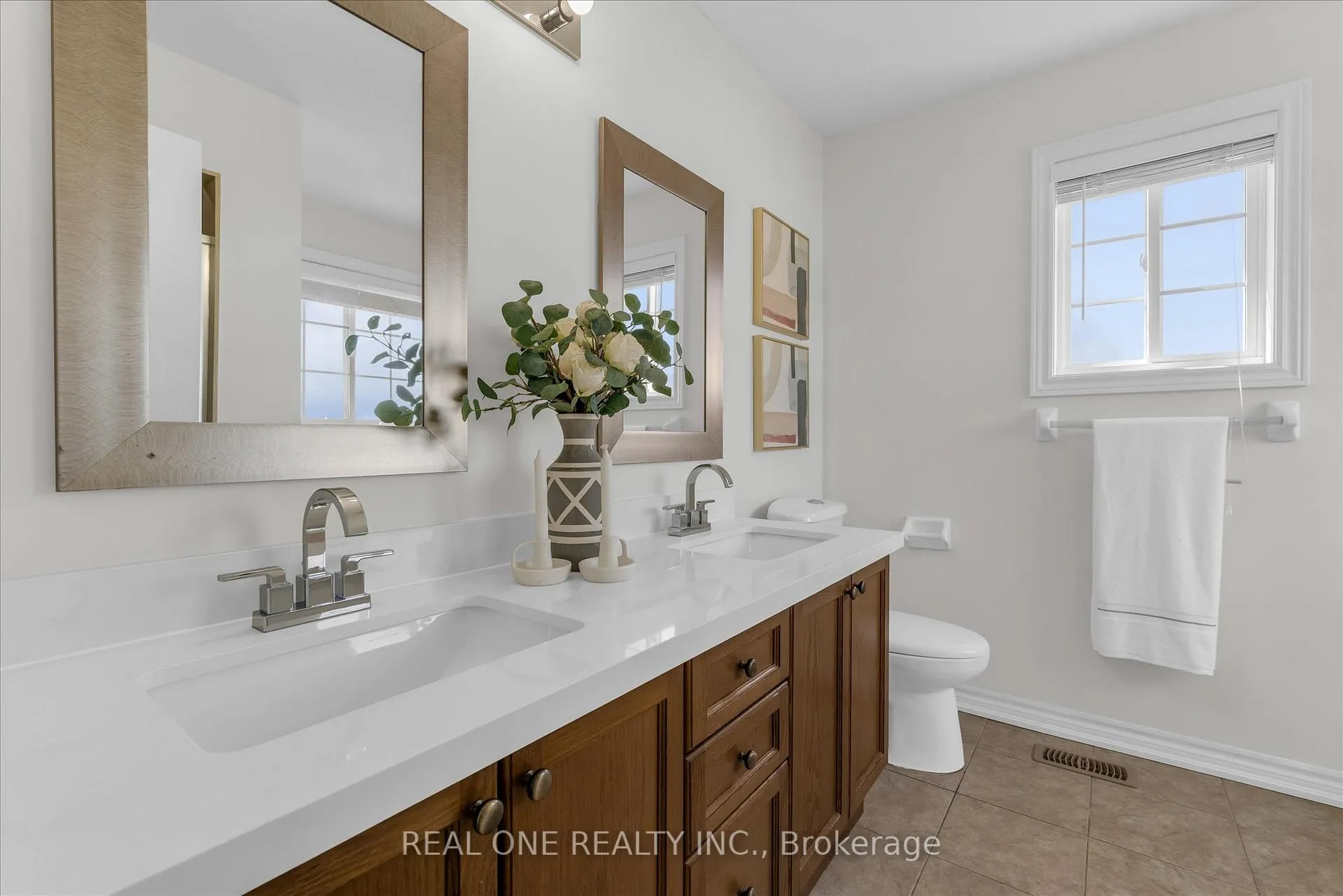 Photo 23 of 556 Sanderson Crescent, Milton, Clarke — HOMEH