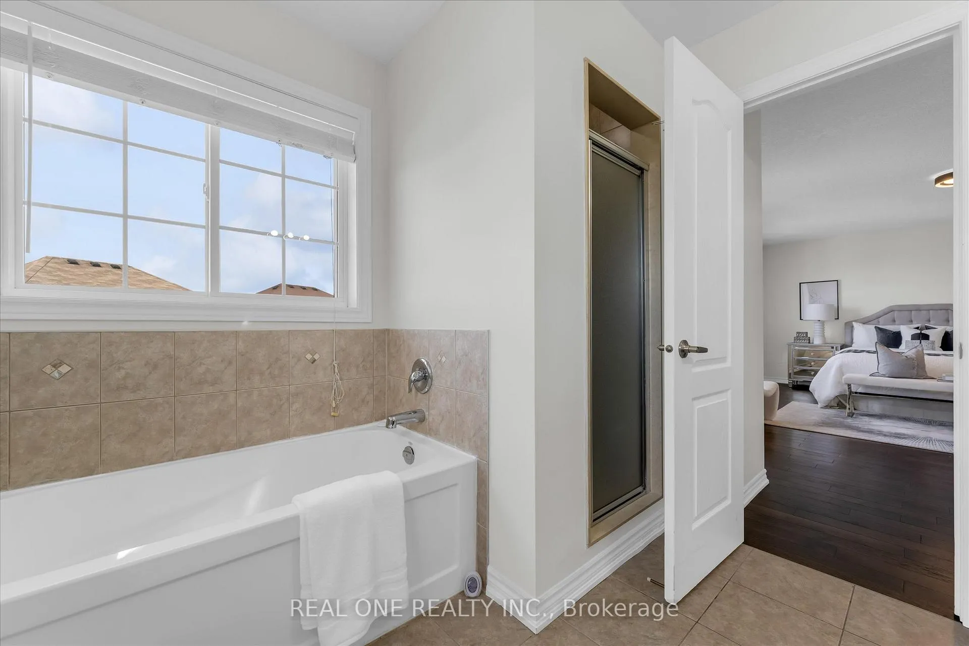 Photo 24 of 556 Sanderson Crescent, Milton, Clarke — HOMEH