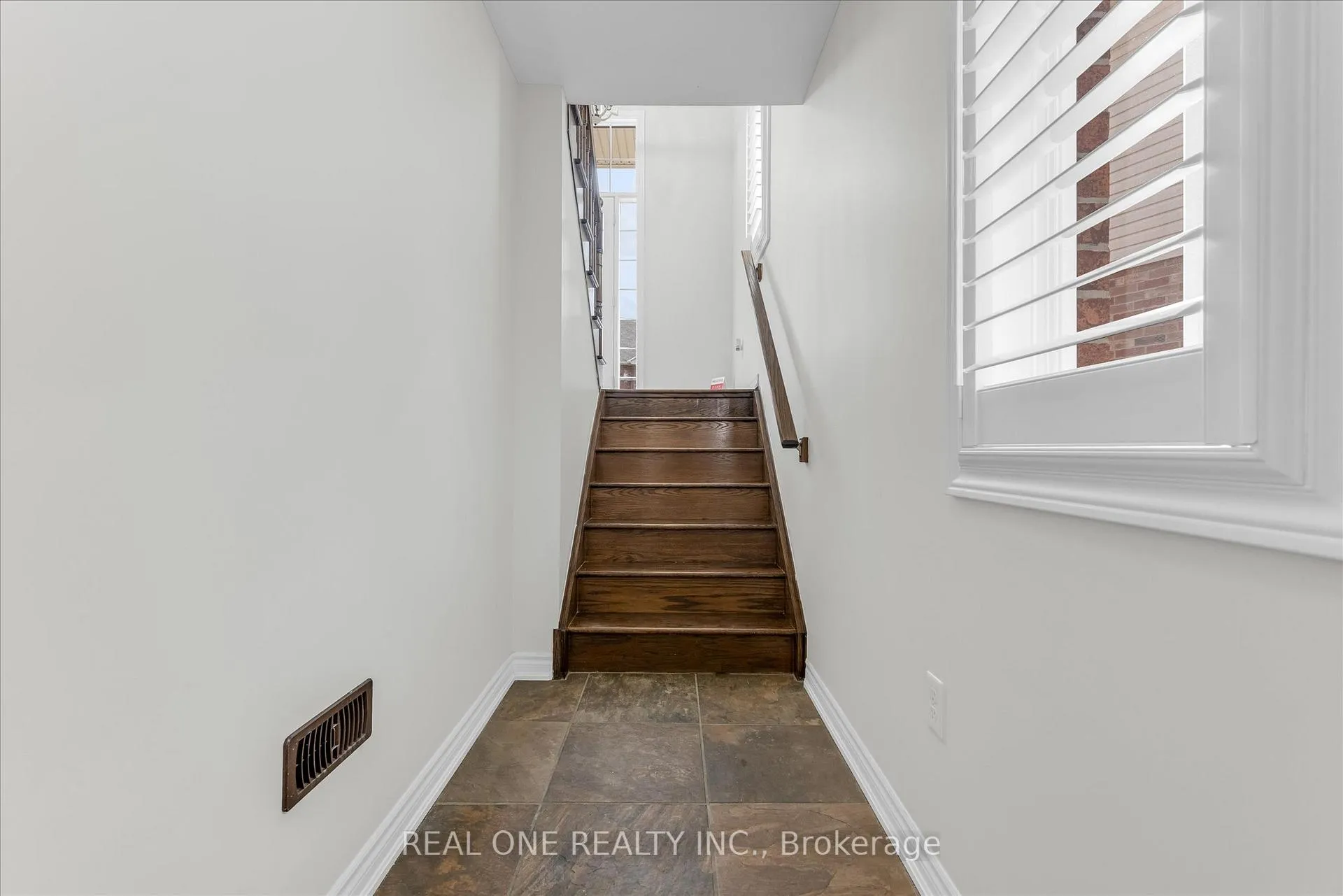 Photo 30 of 556 Sanderson Crescent, Milton, Clarke — HOMEH