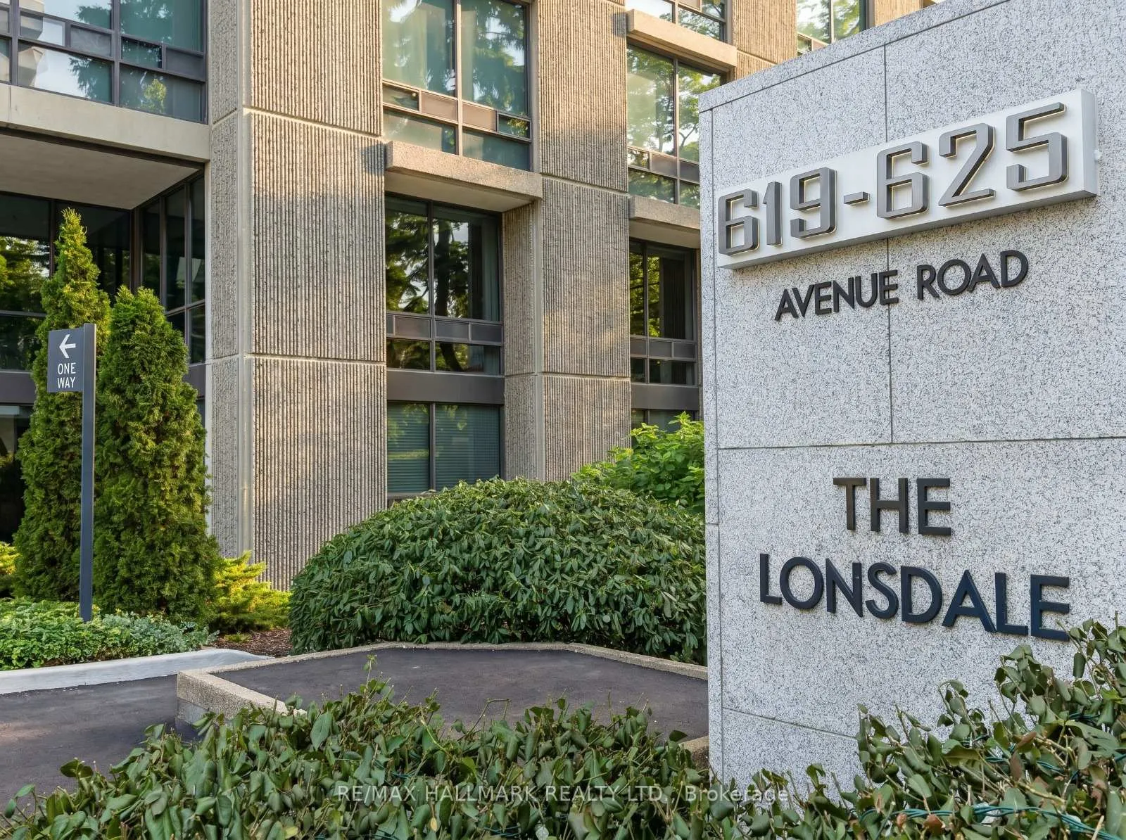 Photo 2 of Unit 201, 619 Avenue Road, Toronto, Yonge-St. Clair — HOMEH