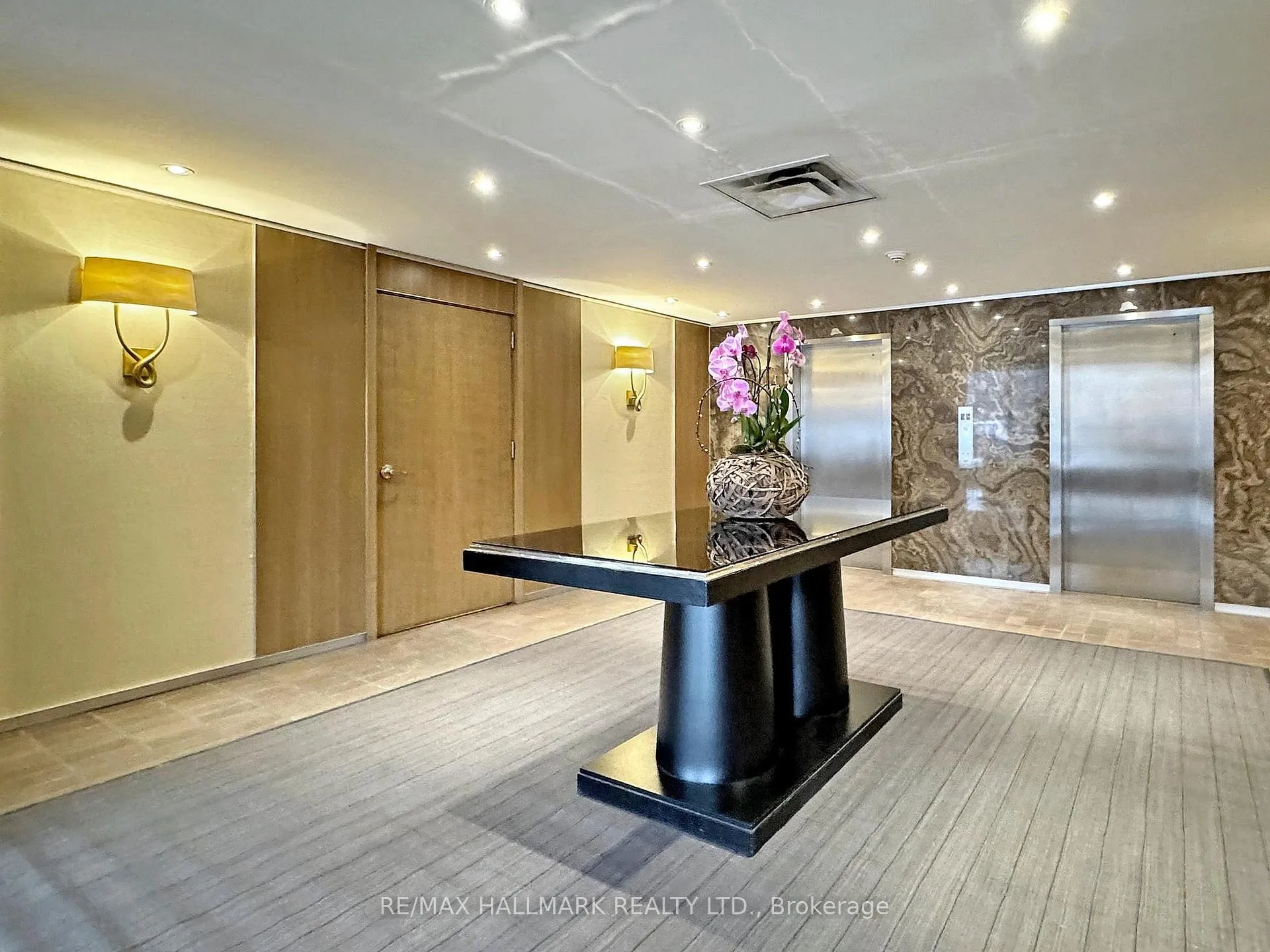 Photo 9 of Unit 201, 619 Avenue Road, Toronto, Yonge-St. Clair — HOMEH