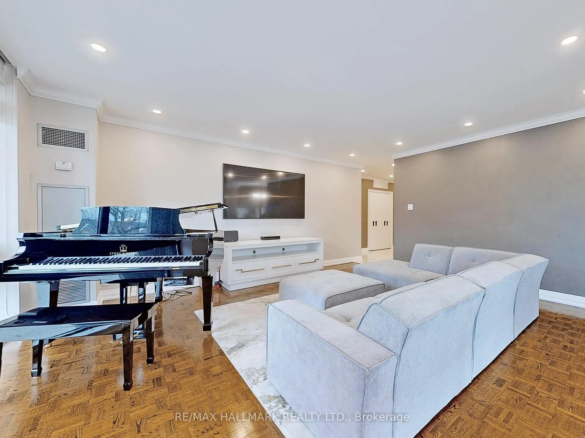 Photo 13 of Unit 201, 619 Avenue Road, Toronto, Yonge-St. Clair — HOMEH