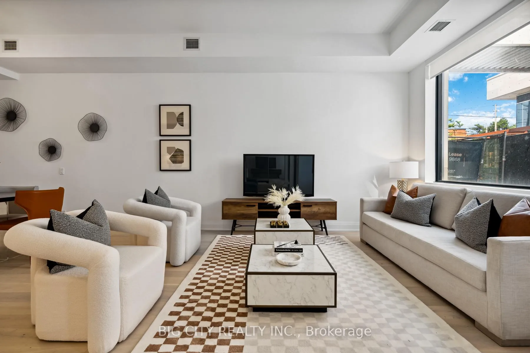 Photo 3 of Unit TH01, 33 Frederick Todd Way, Toronto, Thorncliffe Park — HOMEH