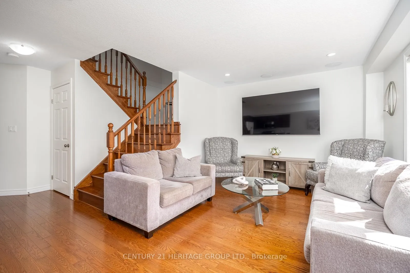 Photo 5 of 32 Hyslop Avenue, Hamilton, Rural Glanbrook — HOMEH