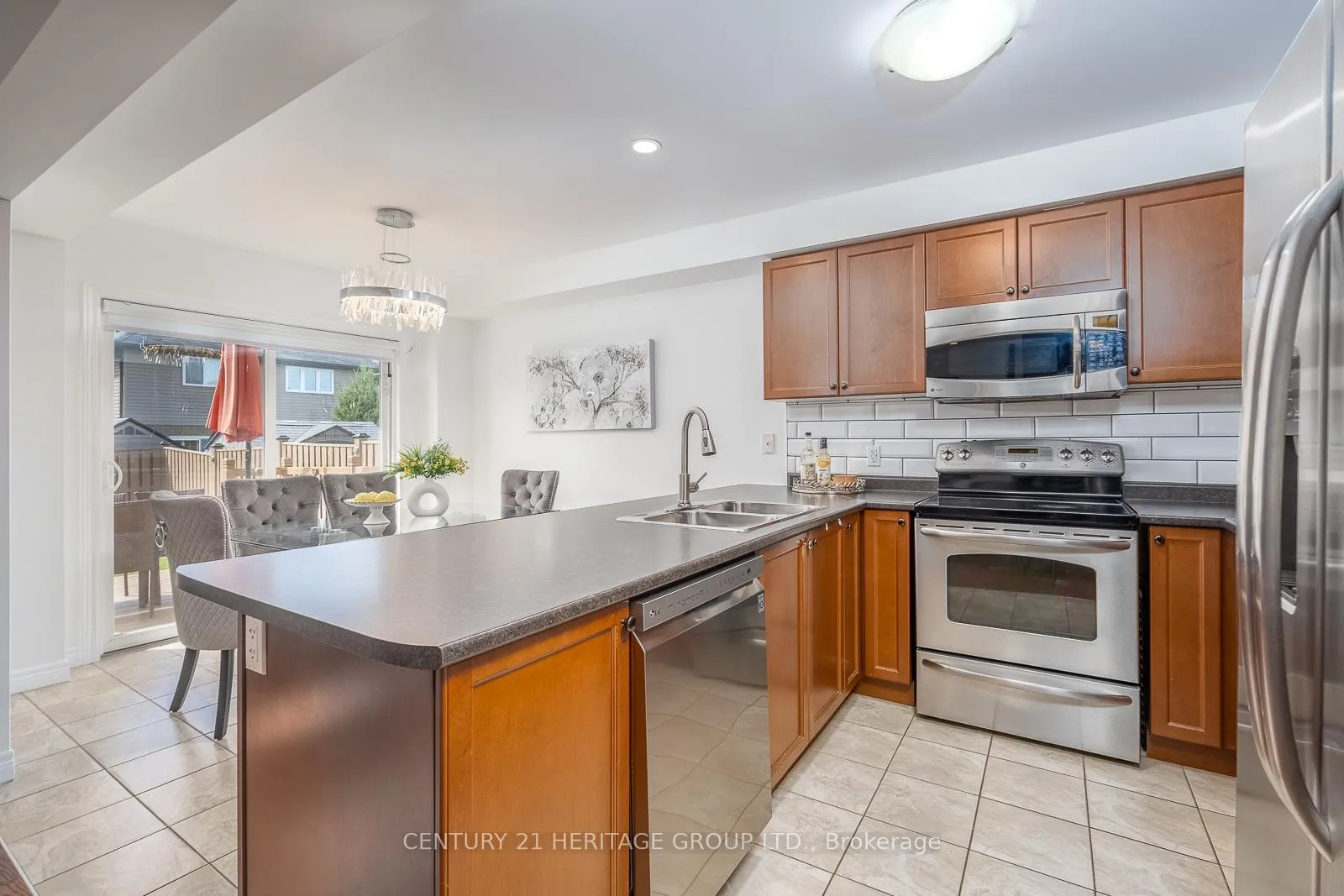 Photo 9 of 32 Hyslop Avenue, Hamilton, Rural Glanbrook — HOMEH