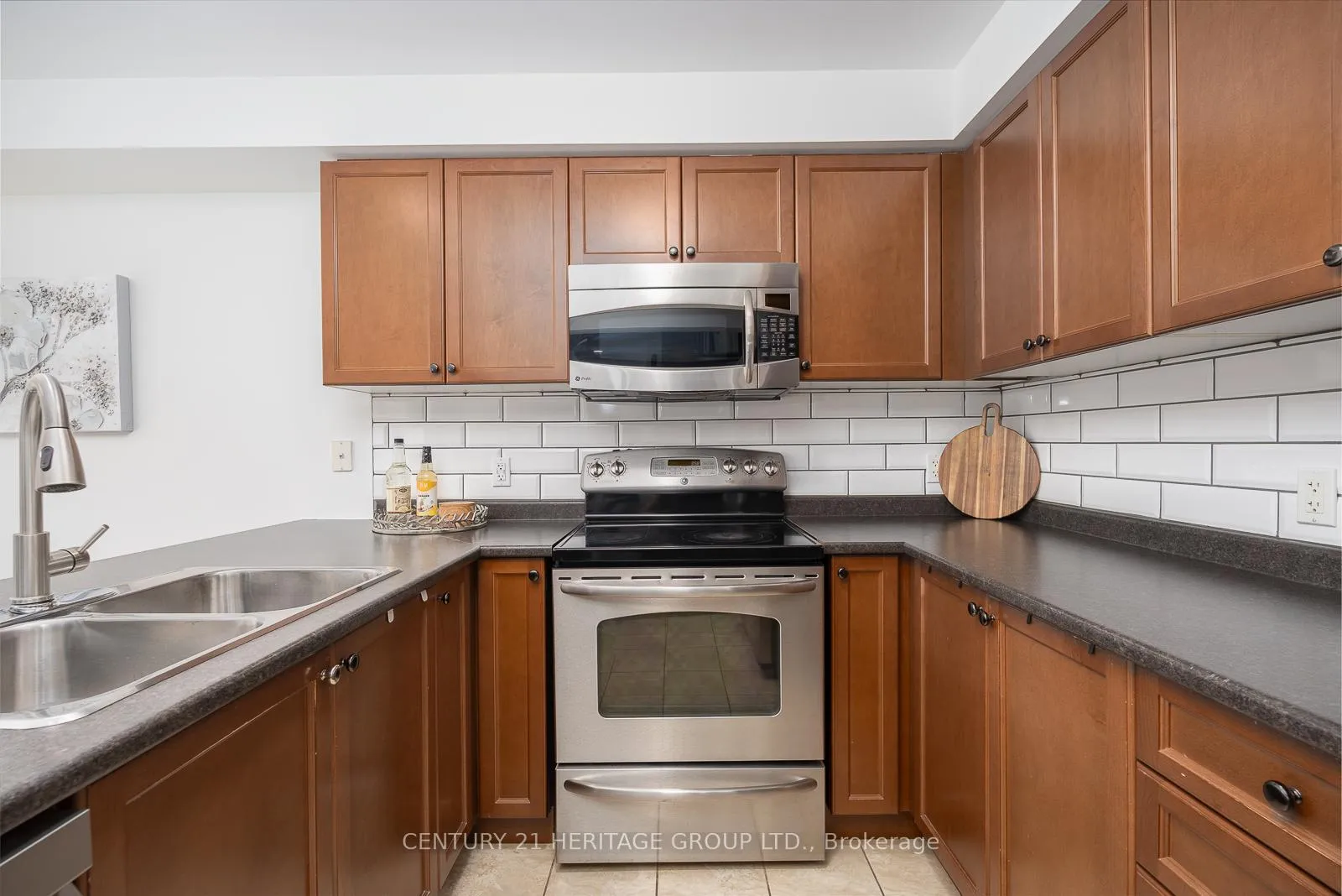 Photo 10 of 32 Hyslop Avenue, Hamilton, Rural Glanbrook — HOMEH