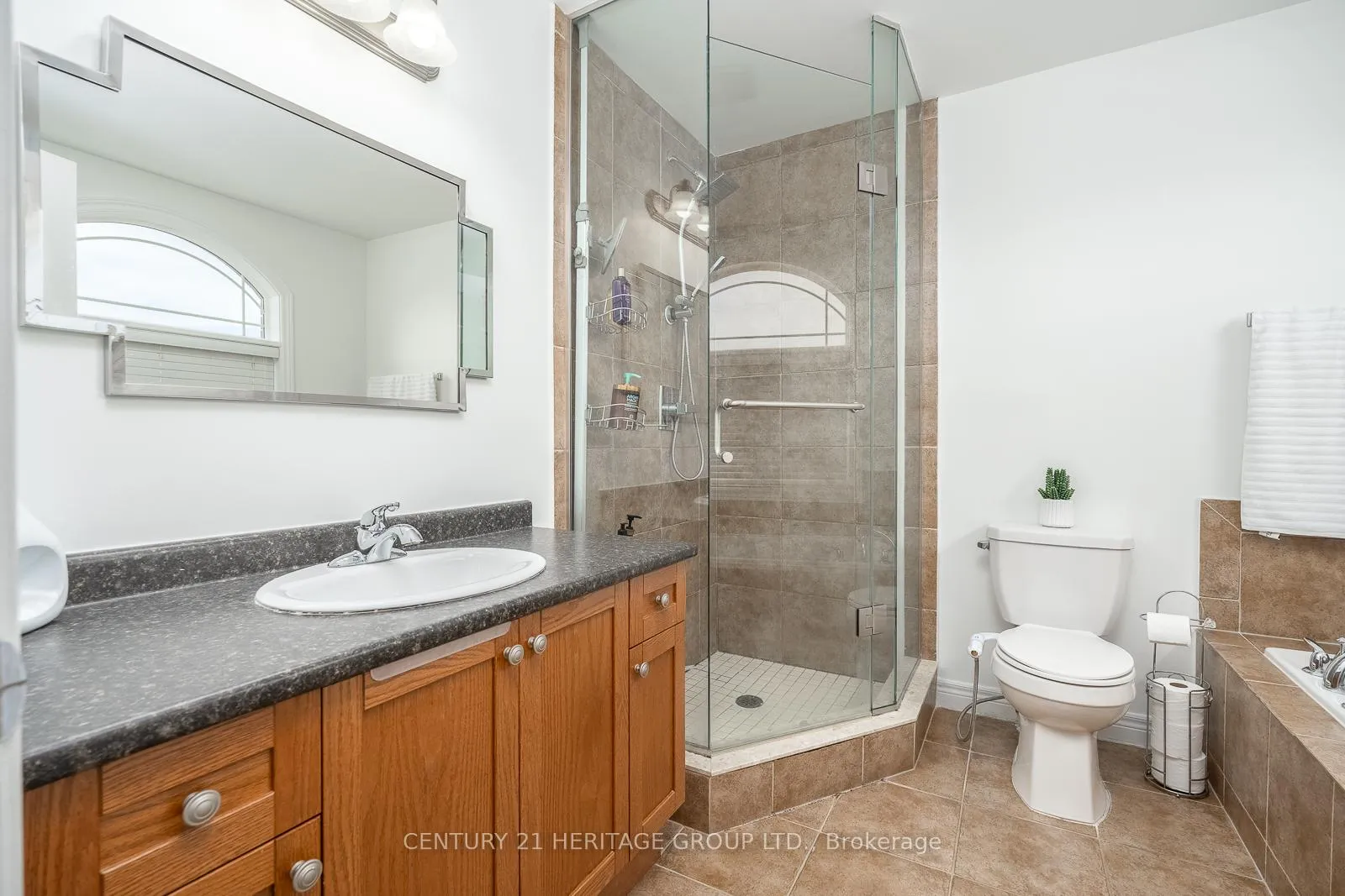 Photo 16 of 32 Hyslop Avenue, Hamilton, Rural Glanbrook — HOMEH