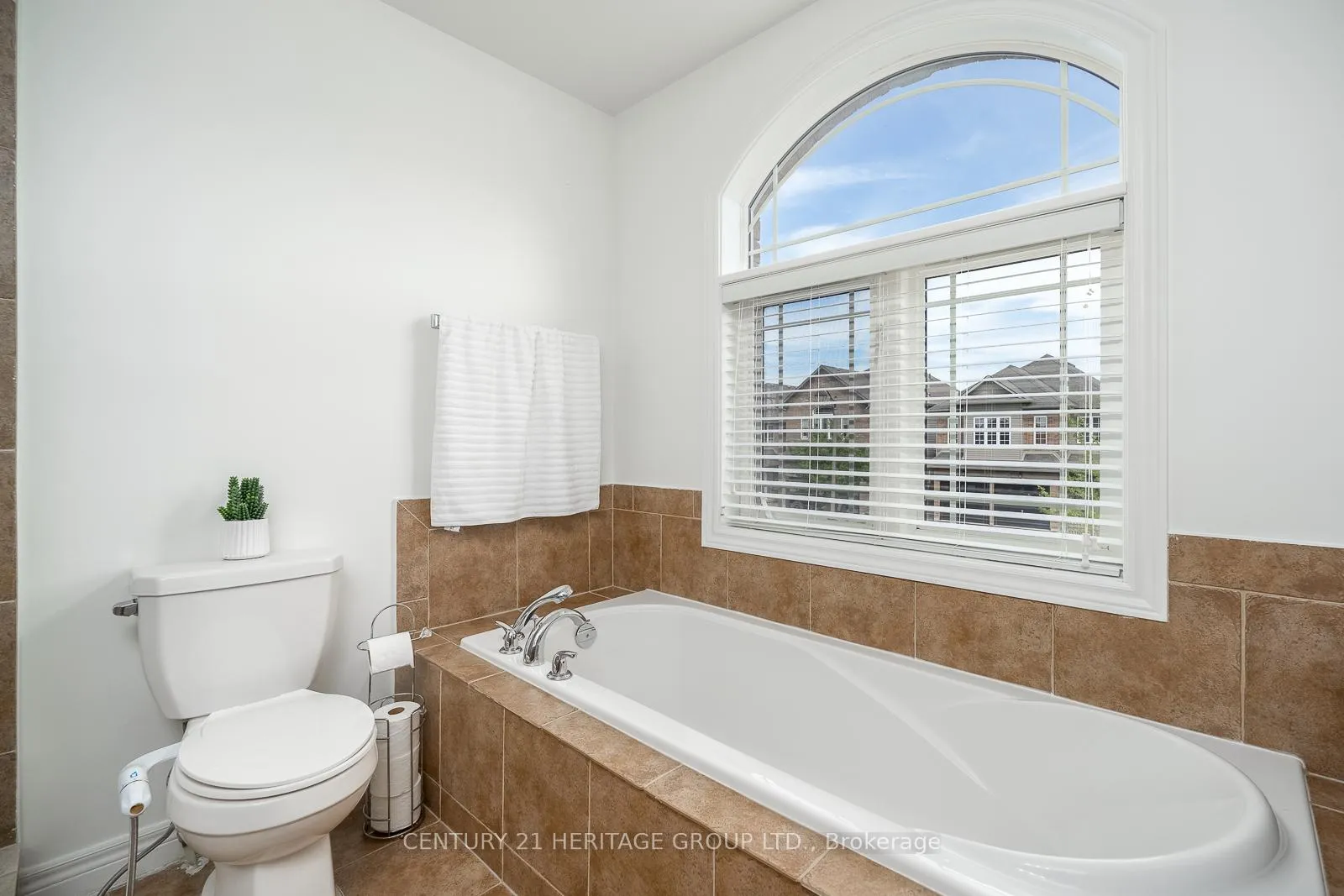 Photo 17 of 32 Hyslop Avenue, Hamilton, Rural Glanbrook — HOMEH