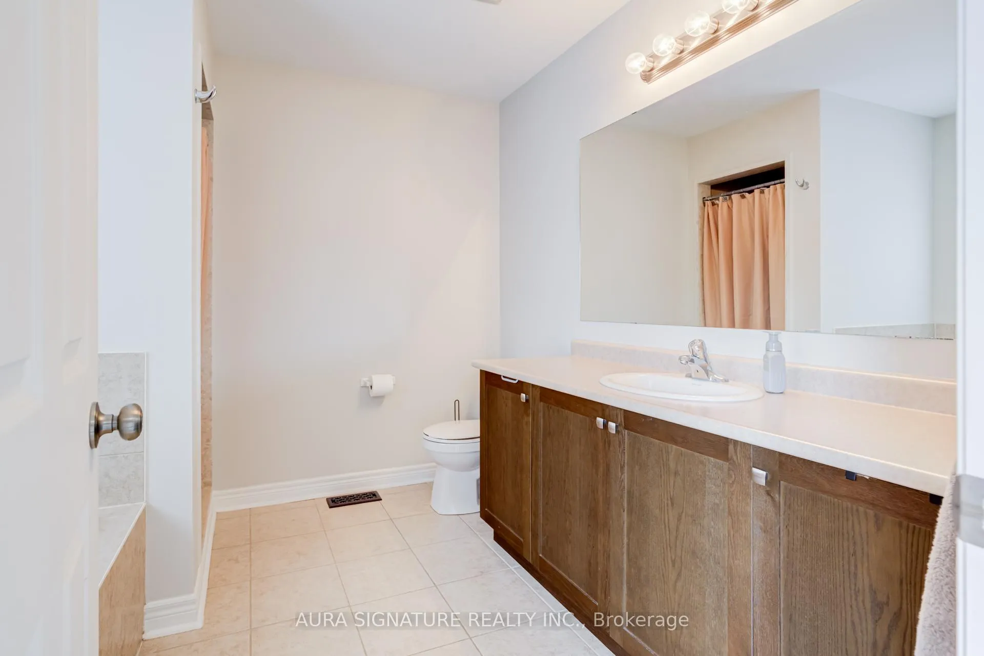 Photo 20 of 44 Mccabe Lane, New Tecumseth, Tottenham — HOMEH