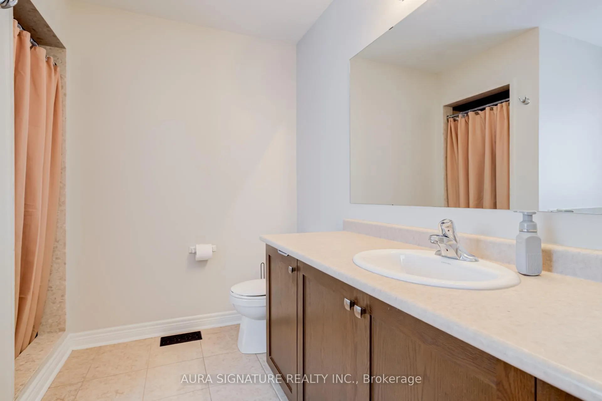 Photo 21 of 44 Mccabe Lane, New Tecumseth, Tottenham — HOMEH