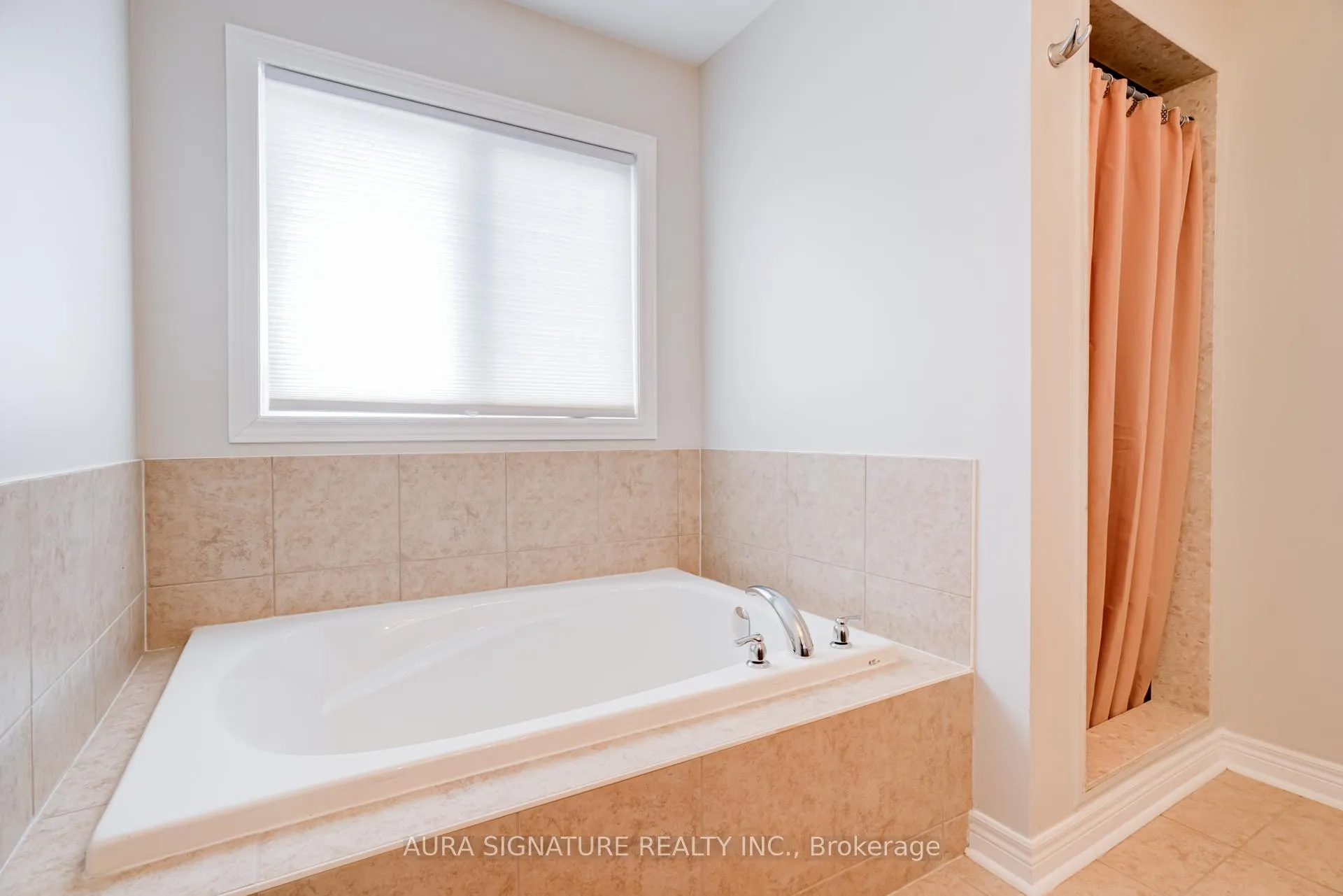 Photo 22 of 44 Mccabe Lane, New Tecumseth, Tottenham — HOMEH