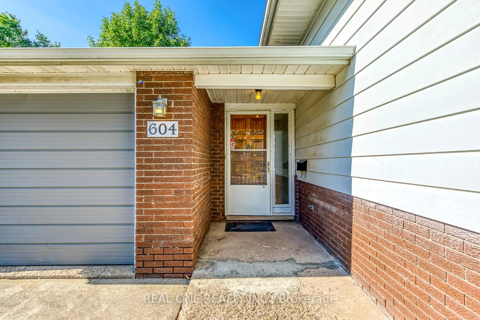 Photo 3 of 604 Bridle Wood, Burlington, Appleby — HOMEH