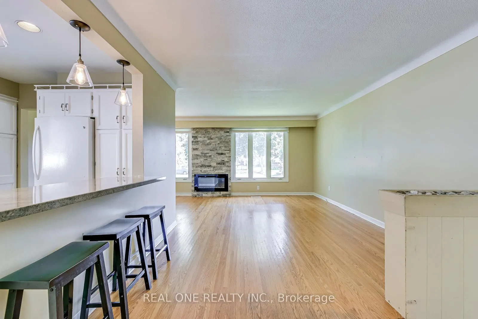 Photo 6 of 604 Bridle Wood, Burlington, Appleby — HOMEH
