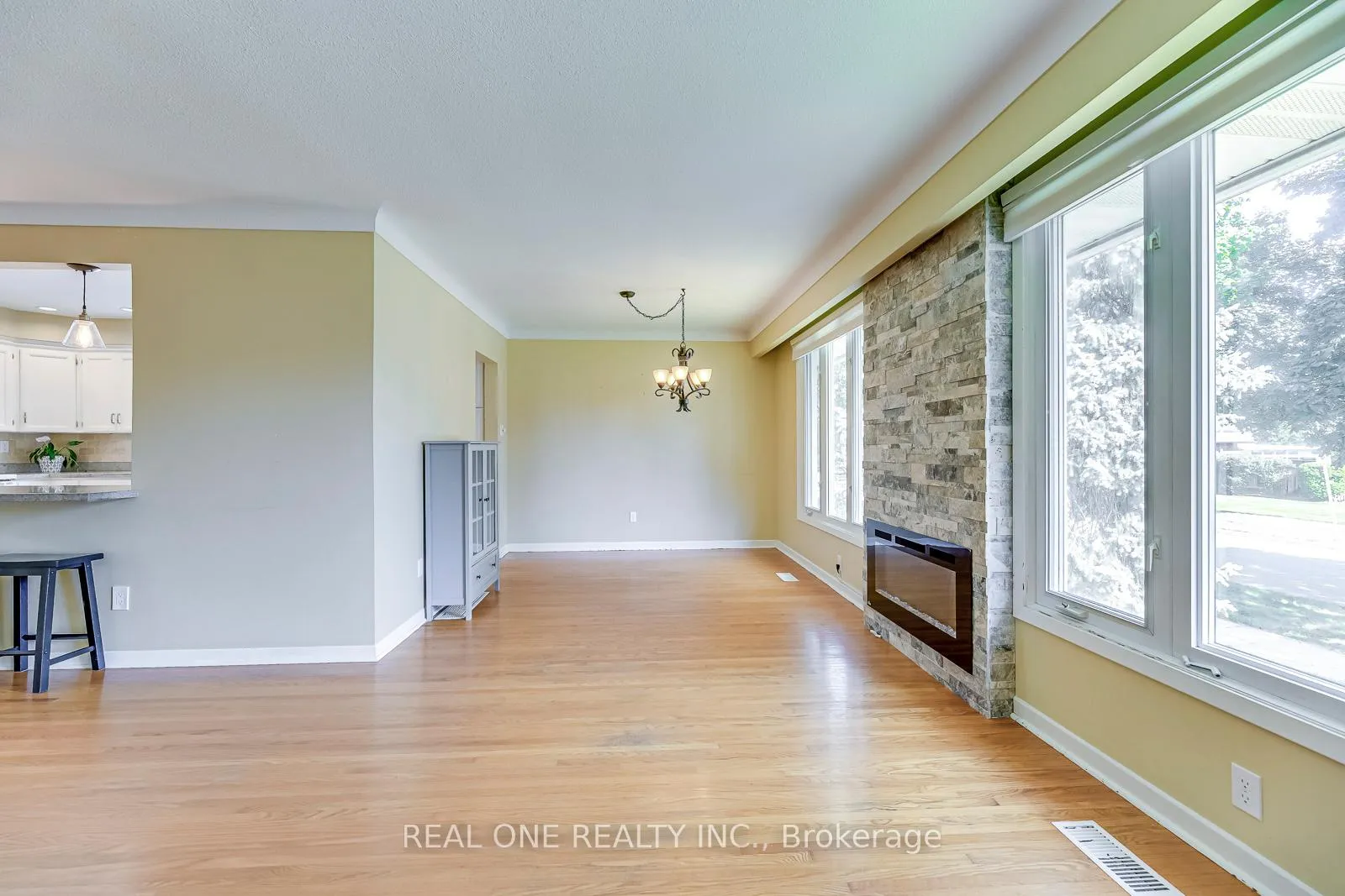 Photo 9 of 604 Bridle Wood, Burlington, Appleby — HOMEH