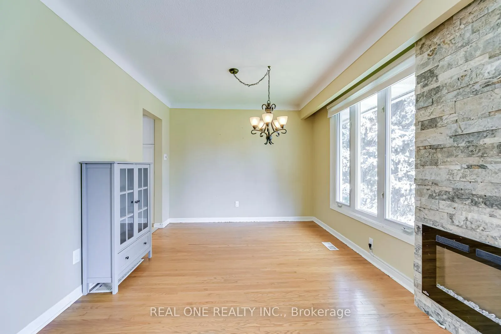 Photo 10 of 604 Bridle Wood, Burlington, Appleby — HOMEH