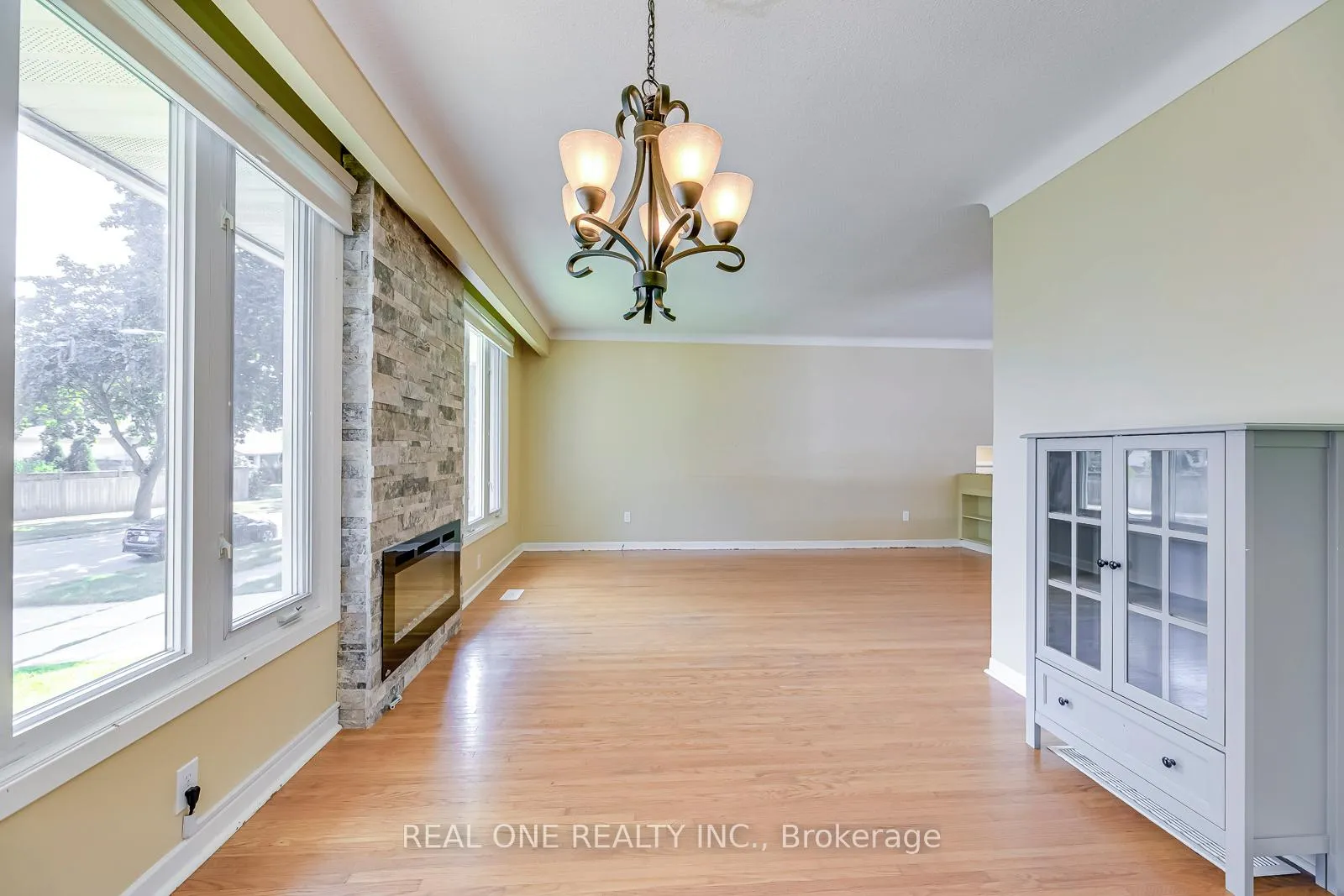 Photo 11 of 604 Bridle Wood, Burlington, Appleby — HOMEH