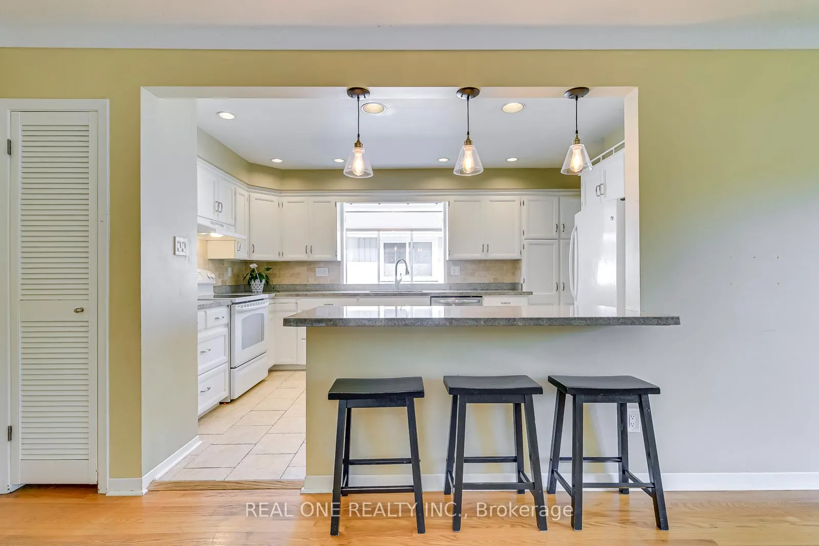 Photo 12 of 604 Bridle Wood, Burlington, Appleby — HOMEH