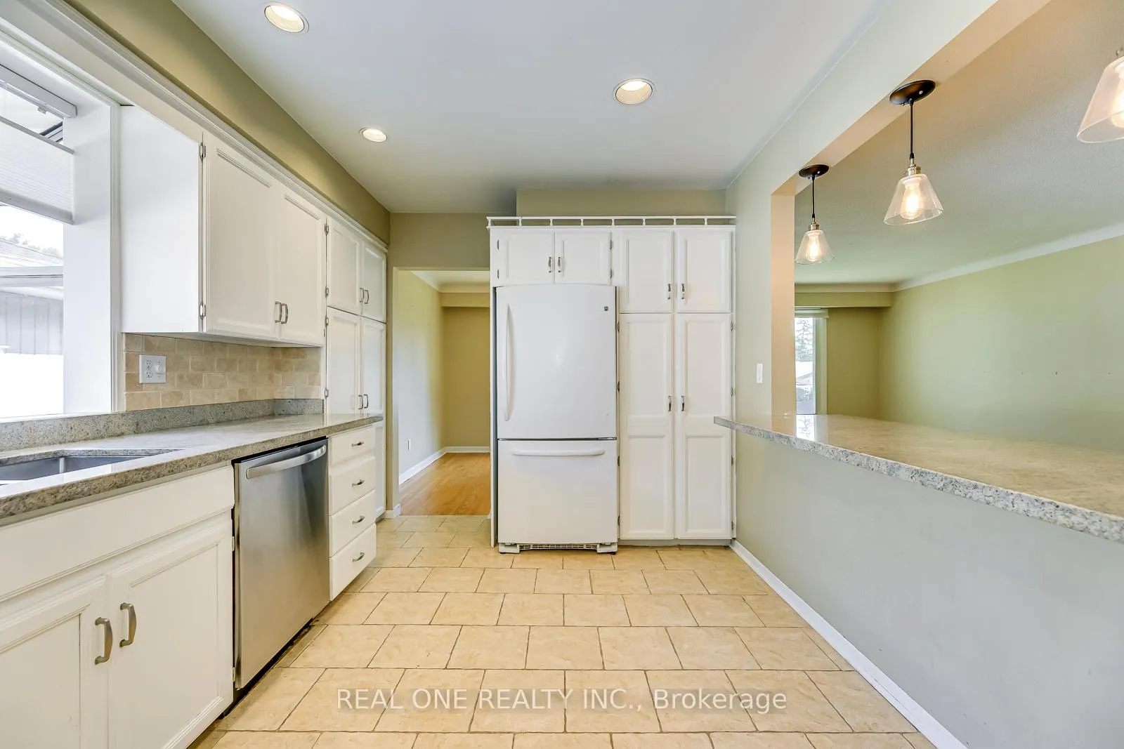 Photo 15 of 604 Bridle Wood, Burlington, Appleby — HOMEH
