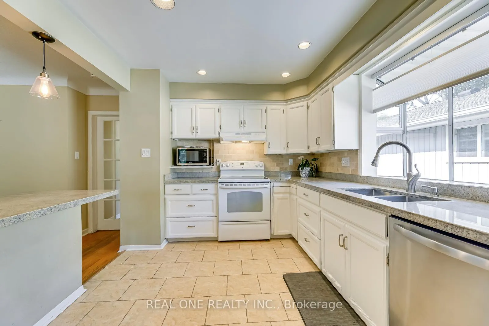 Photo 16 of 604 Bridle Wood, Burlington, Appleby — HOMEH