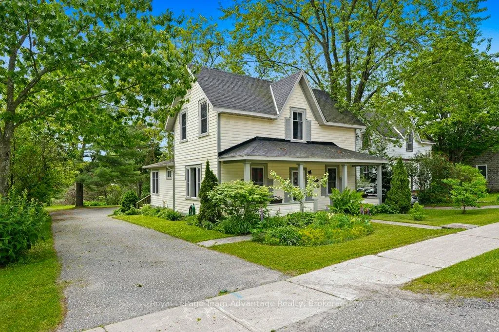 Photo 4 of 35 William Street, Parry Sound — HOMEH