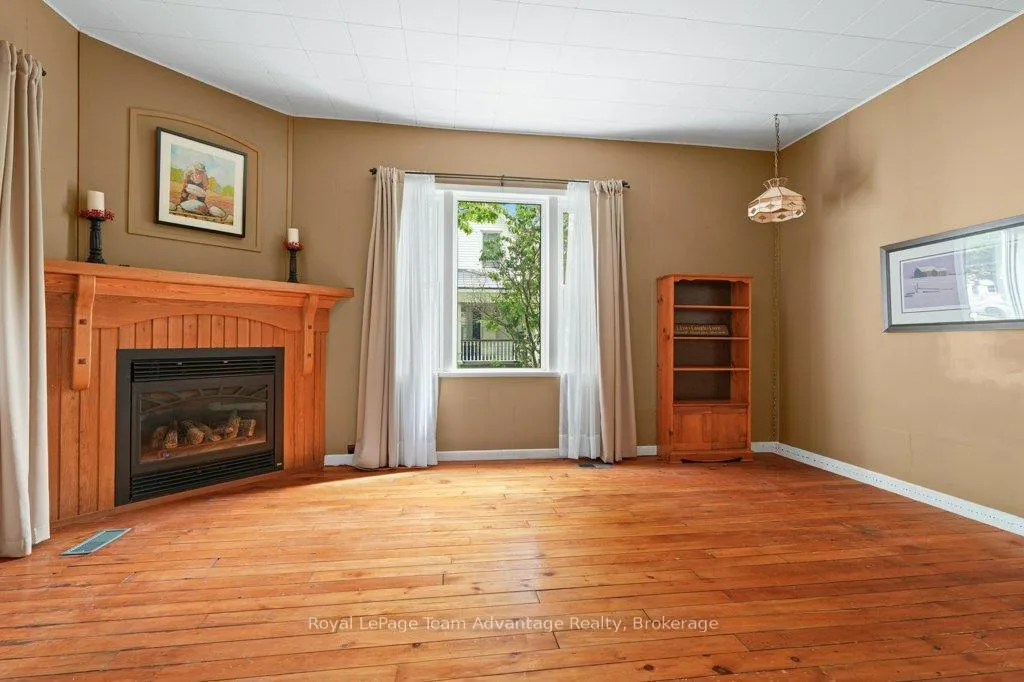 Photo 8 of 35 William Street, Parry Sound — HOMEH