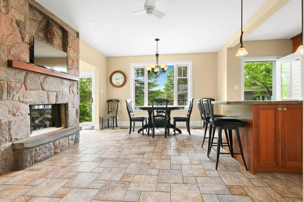 Photo 11 of 35 William Street, Parry Sound — HOMEH