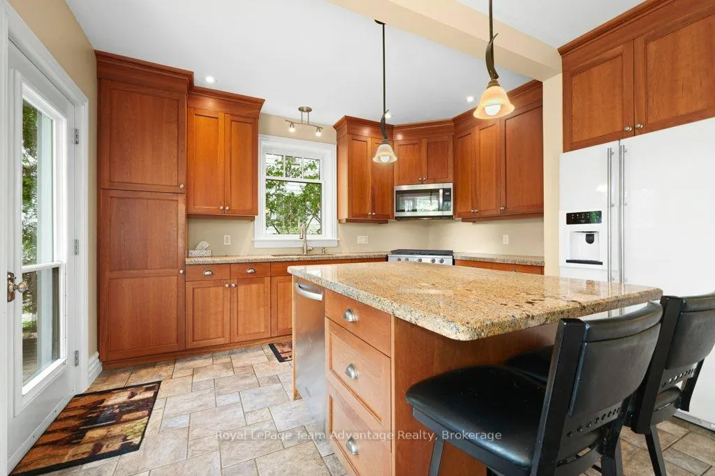 Photo 13 of 35 William Street, Parry Sound — HOMEH