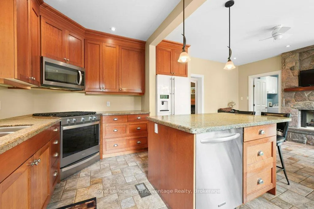 Photo 14 of 35 William Street, Parry Sound — HOMEH