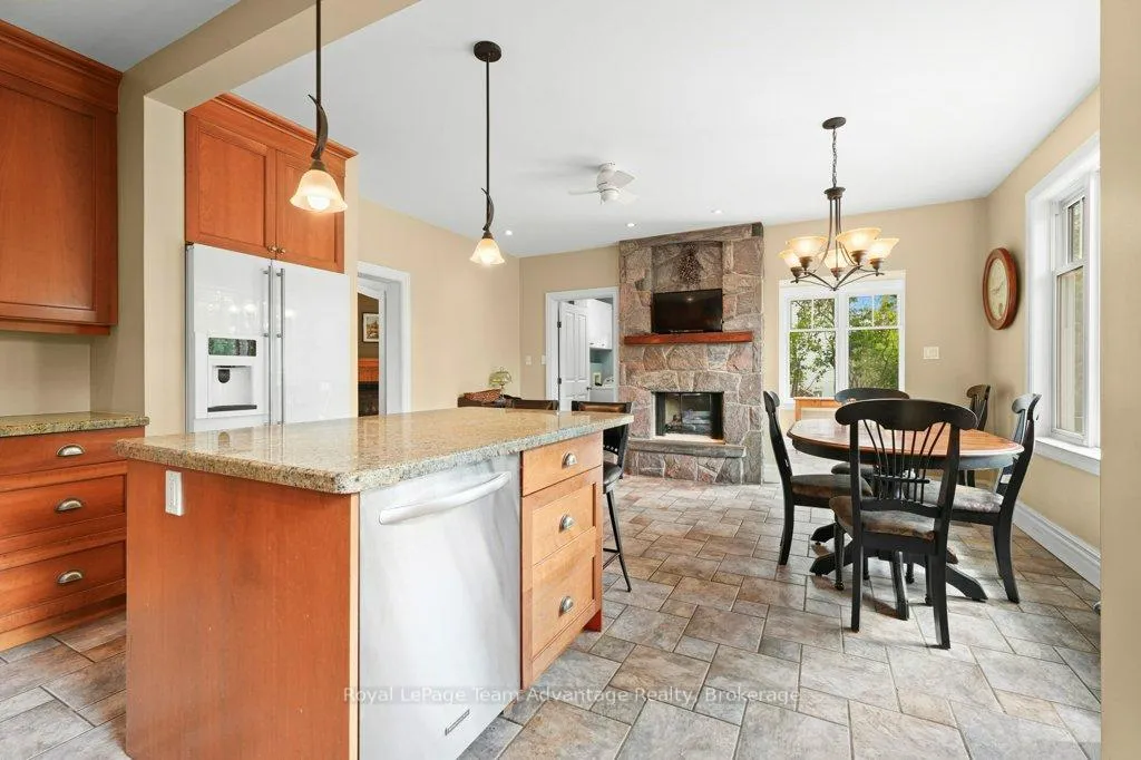 Photo 15 of 35 William Street, Parry Sound — HOMEH