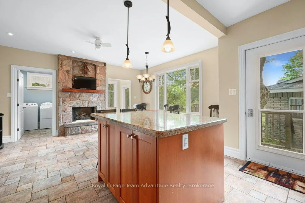 Photo 16 of 35 William Street, Parry Sound — HOMEH