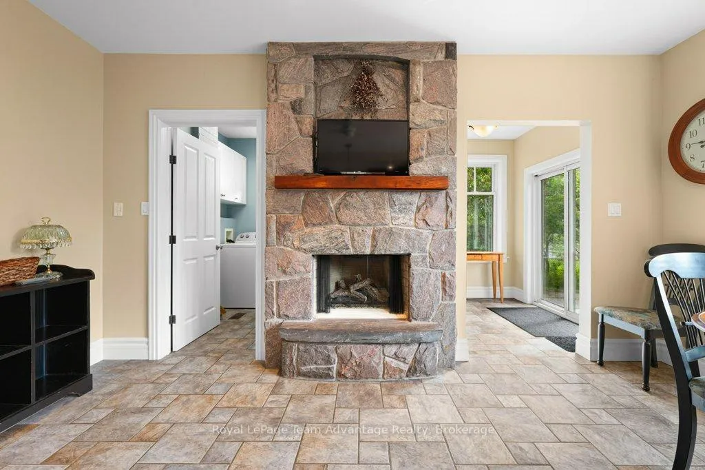 Photo 17 of 35 William Street, Parry Sound — HOMEH