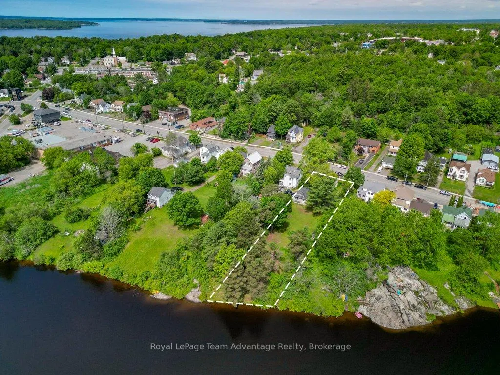 Photo 2 of 35 William Street, Parry Sound — HOMEH