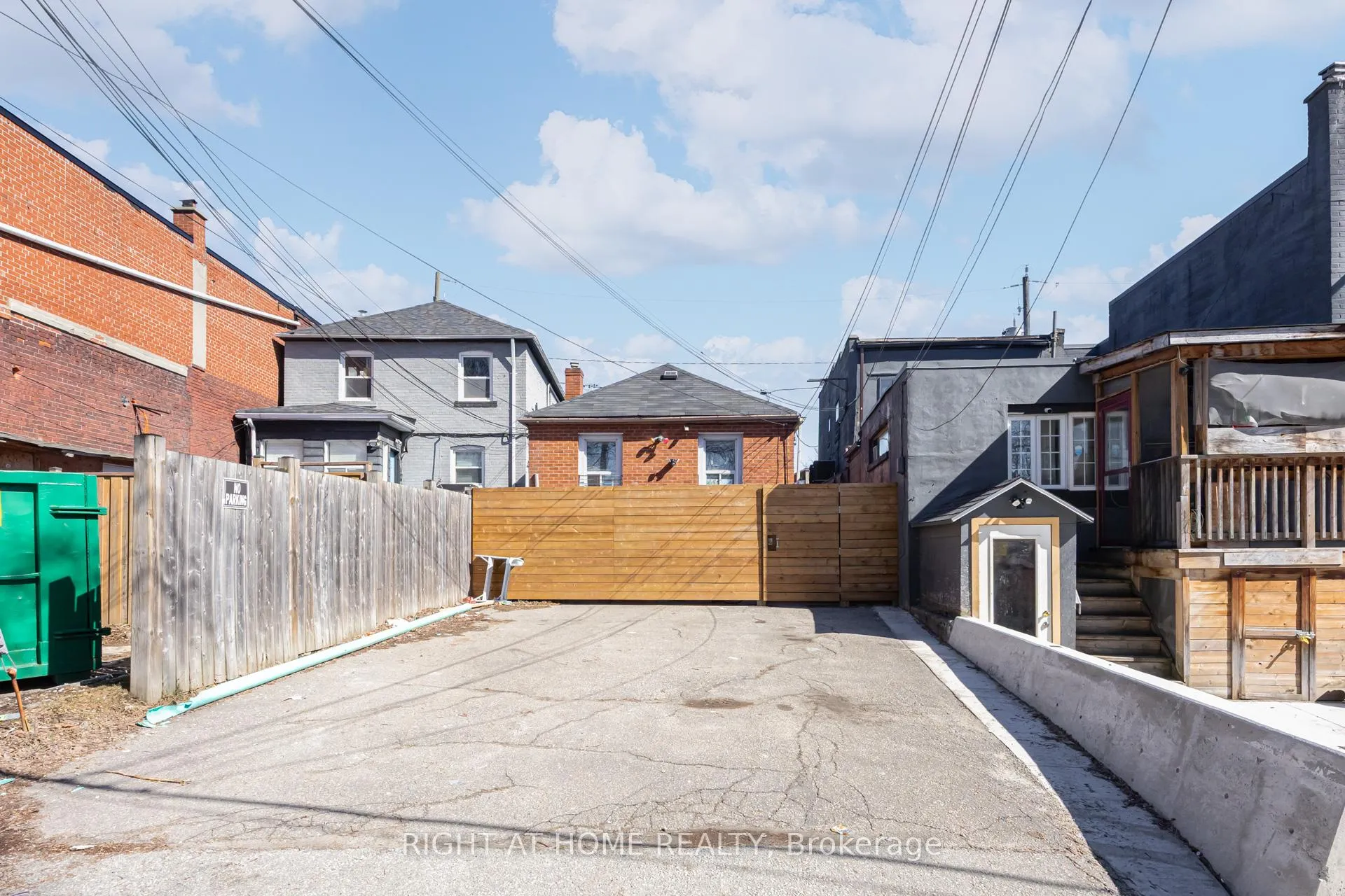 Photo 3 of 519 Rogers Road, Toronto, Keelesdale-Eglinton West — HOMEH