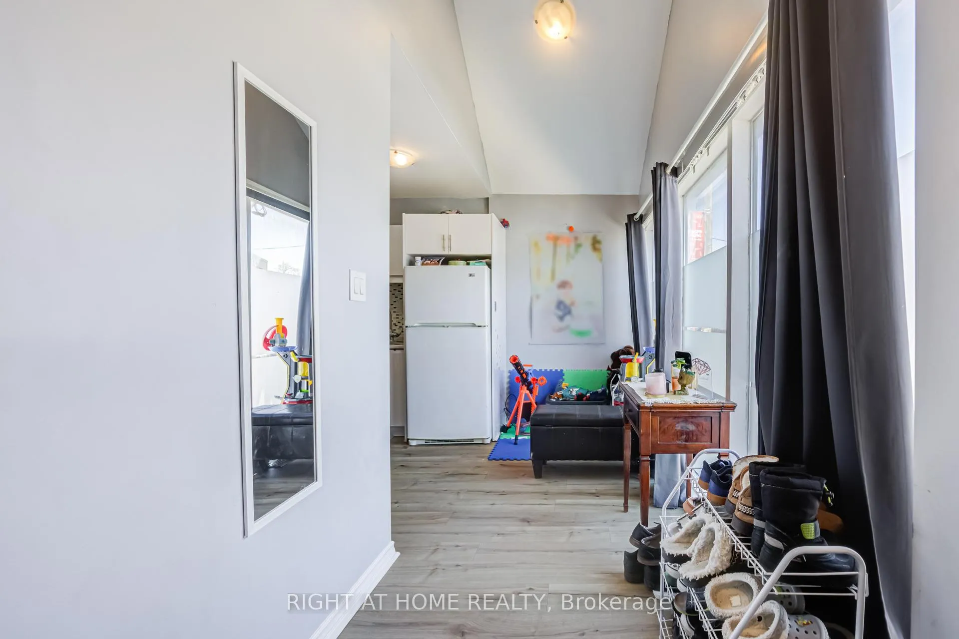 Photo 7 of 519 Rogers Road, Toronto, Keelesdale-Eglinton West — HOMEH