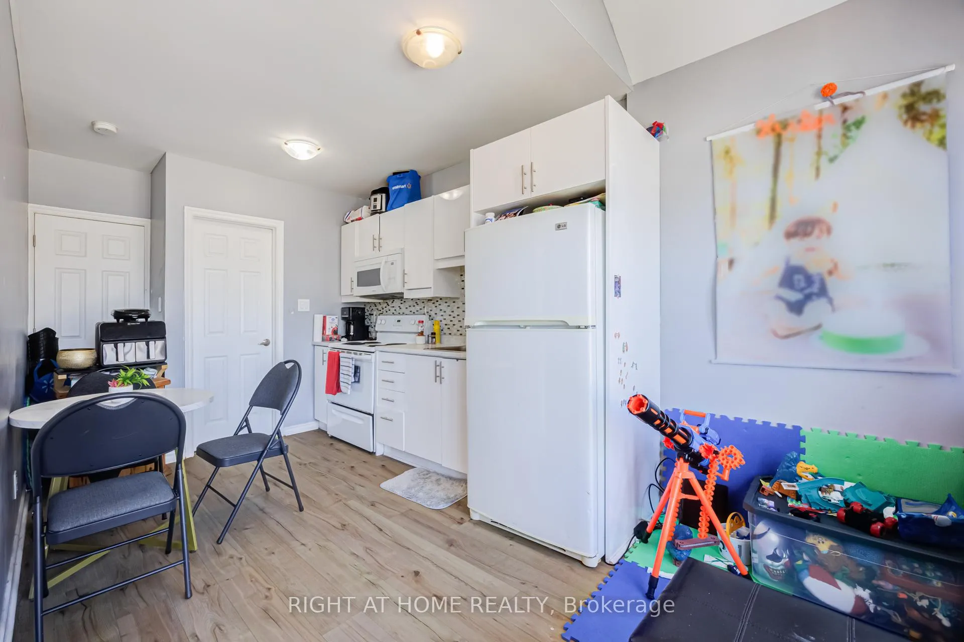 Photo 9 of 519 Rogers Road, Toronto, Keelesdale-Eglinton West — HOMEH