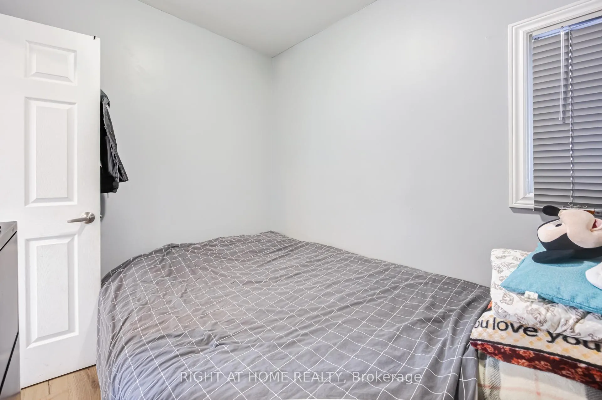 Photo 13 of 519 Rogers Road, Toronto, Keelesdale-Eglinton West — HOMEH