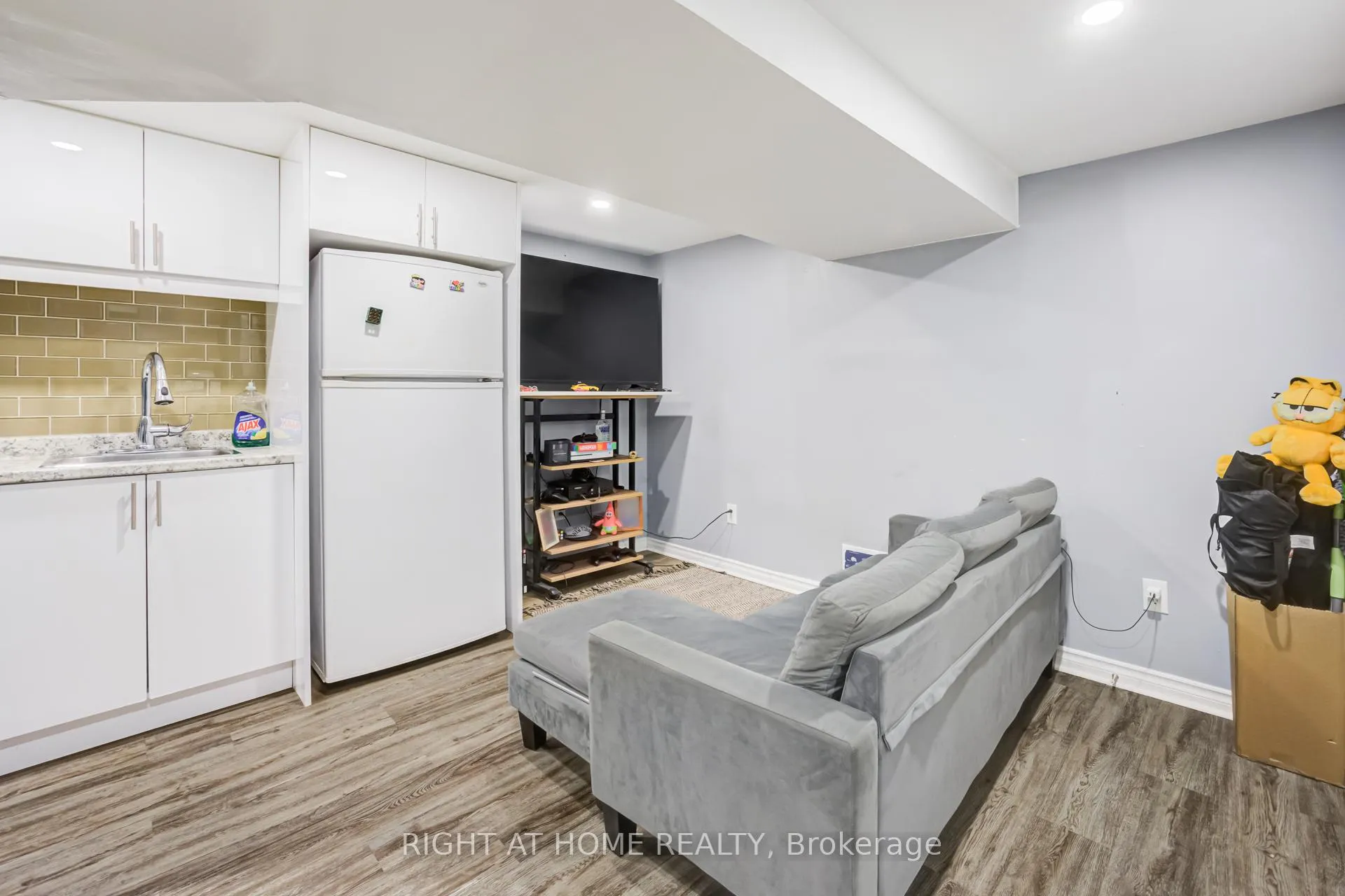 Photo 17 of 519 Rogers Road, Toronto, Keelesdale-Eglinton West — HOMEH